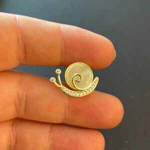 Snail 🐌 gold tone brooch